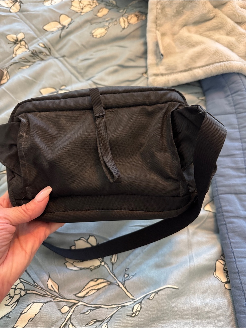 REI Black Crossbody Travel Bag - Picture 6 of 7